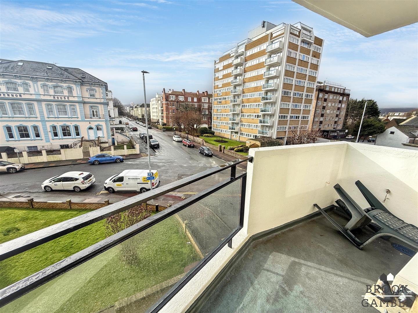 2 Bedroom Apartment - Purpose Built. Trinity Place in Eastbourne,  5